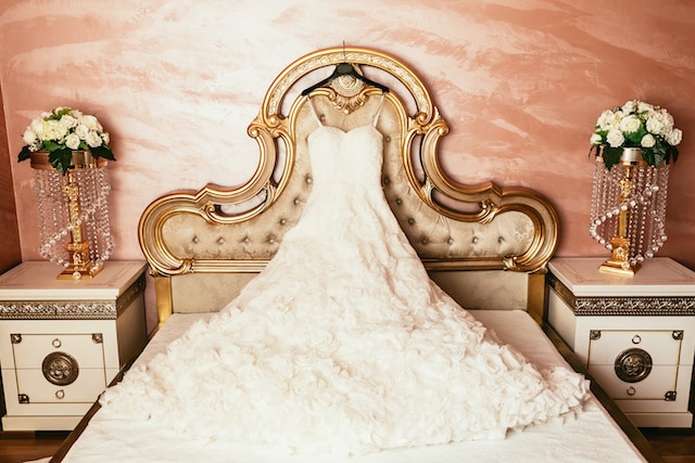 Questions about the Scorned Bride Who Sold Her Wedding Dress on Ebay
